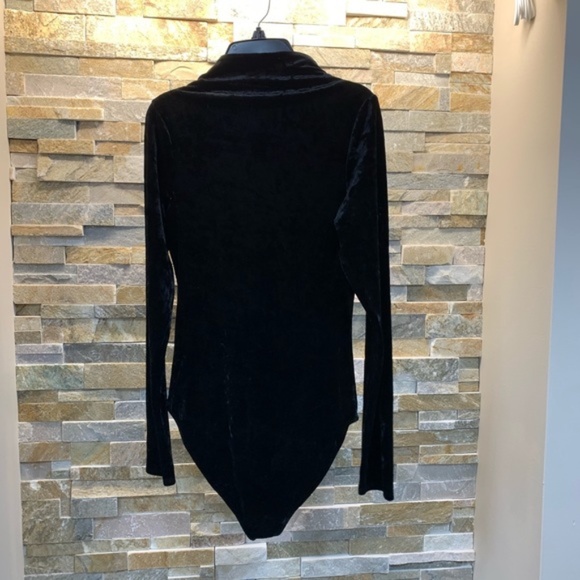 GOOD AMERICAN Velvet Turtleneck Bodysuit - Picture 4 of 6